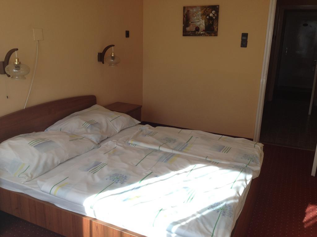 Hotel Family Balatonfoldvar Ruang foto