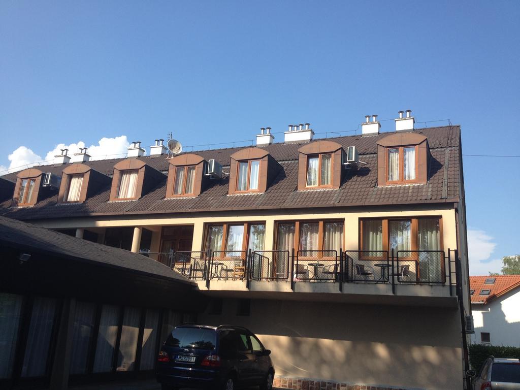 Hotel Family Balatonfoldvar Bagian luar foto