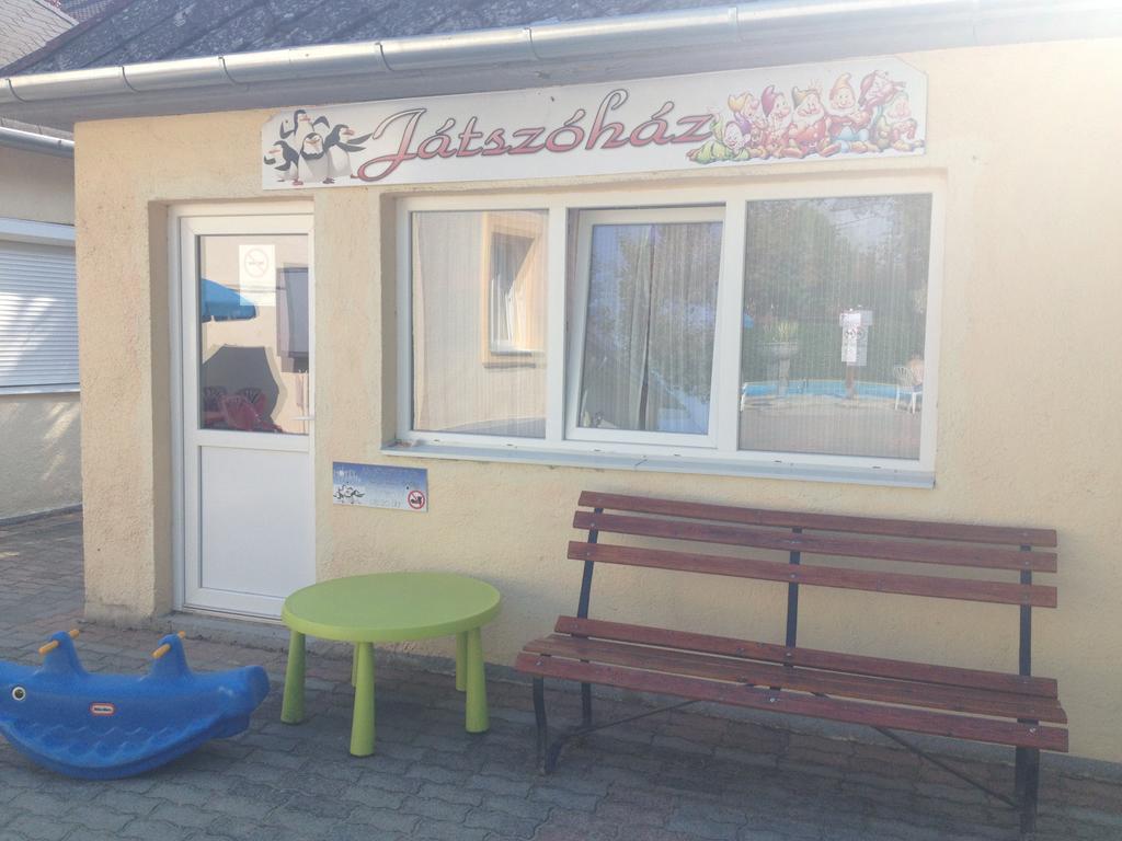 Hotel Family Balatonfoldvar Bagian luar foto