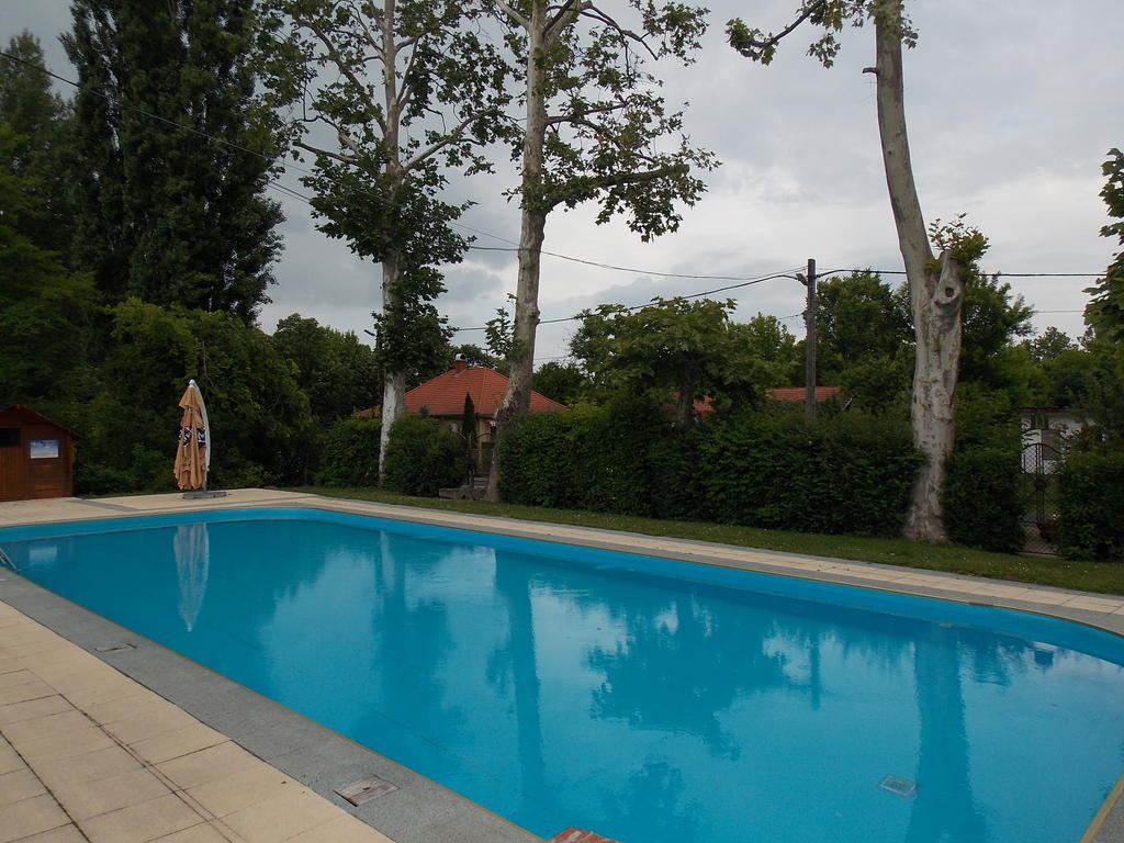 Hotel Family Balatonfoldvar Bagian luar foto