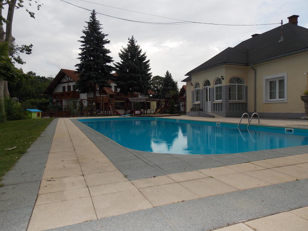 Hotel Family Balatonfoldvar Bagian luar foto
