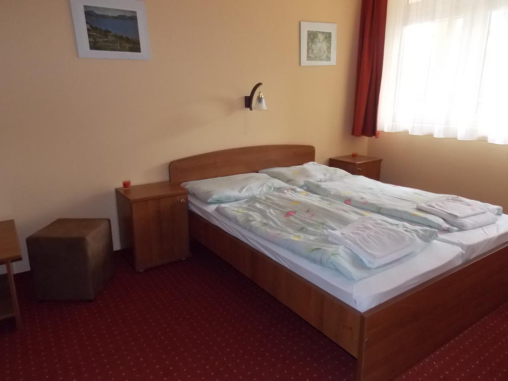 Hotel Family Balatonfoldvar Bagian luar foto
